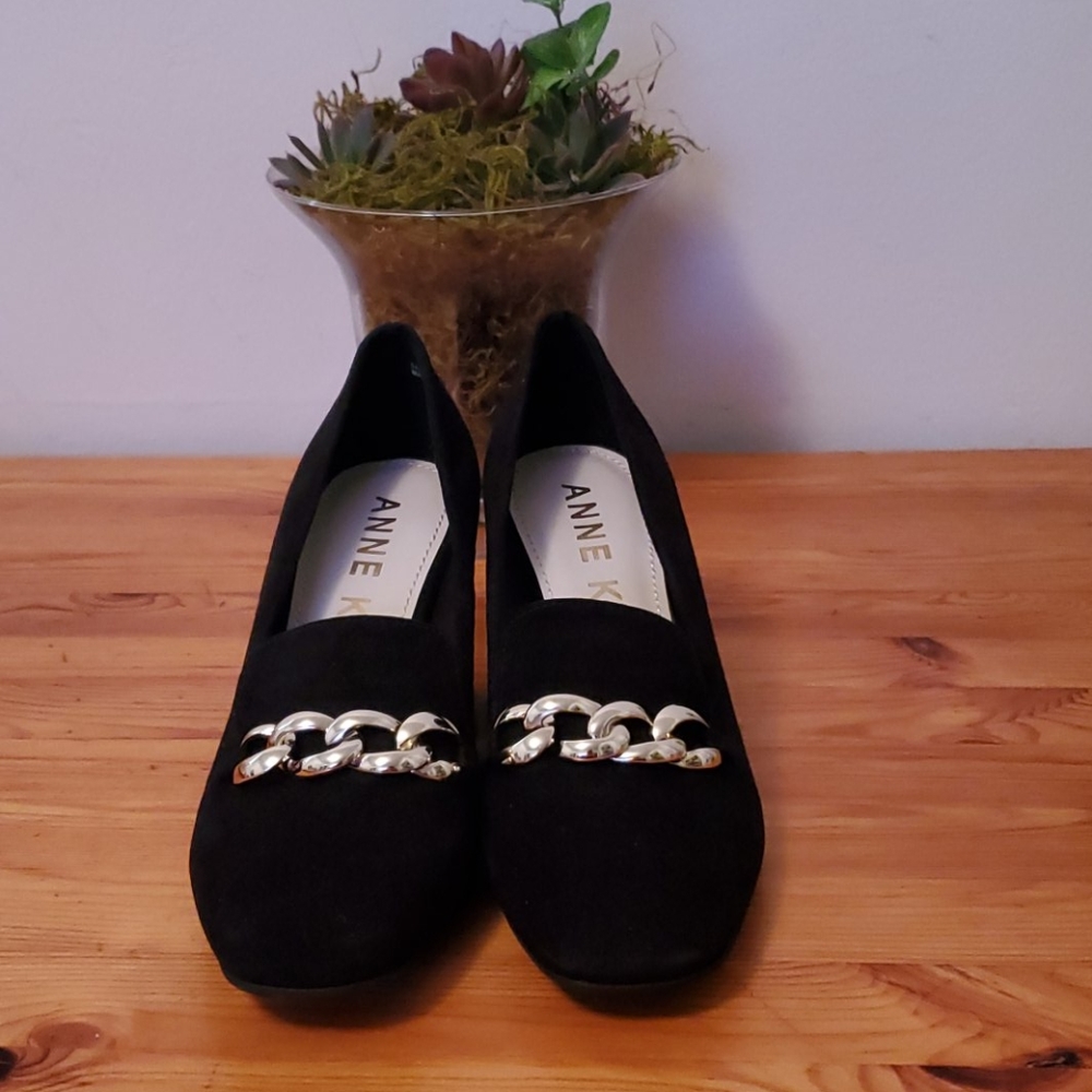 Anne Klein Iflex Black Pumps/ Chain